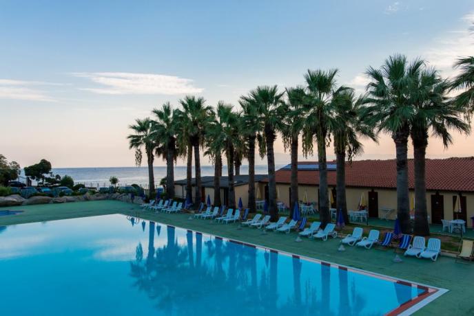 Tramonto sulla Piscina di Baia delle Sirene 