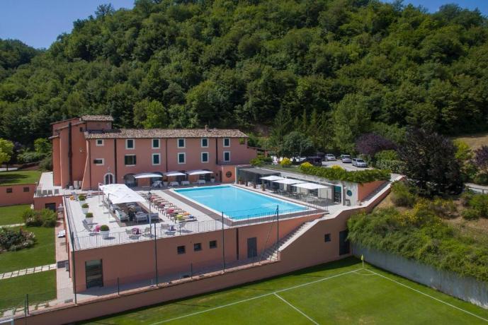 Hotel Cascia con piscina vacanza natura 