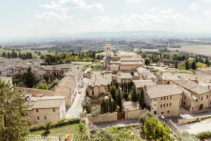 Hotel 4 stelle con Parcheggio ad Assisi centro storico, camere ed appartamenti, ristorante, Wine Area