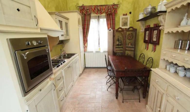 Cucina attrezzata: Villa Vacanza per 10-12-14 Persone 