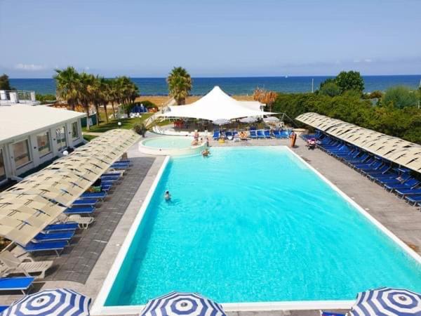 Medea Beach Resort: villaggio vista mare 