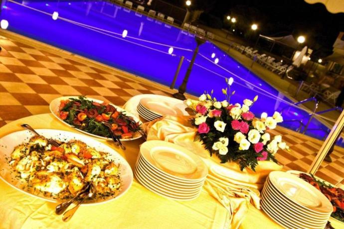 Cena a bordo piscina hotel4stelle Taranto 