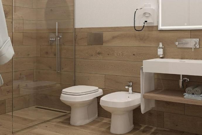 Bagno privato con grande doccia moderna in Hotel 