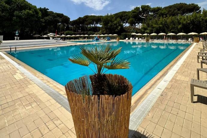 Piscina attrezzata in Hotel a Battipaglia 