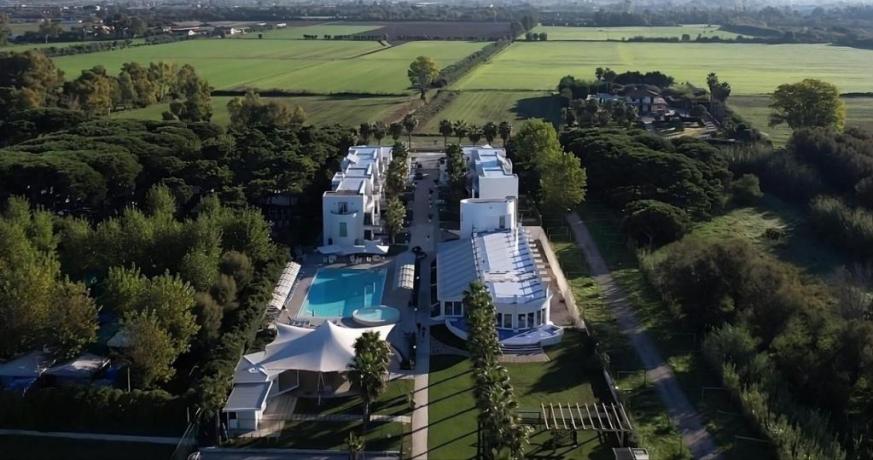 Vista dall'alto del Medea Beach Resort Paestum 