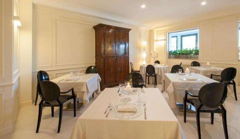 Sala ristorante dove mangiare prodotti tipici  