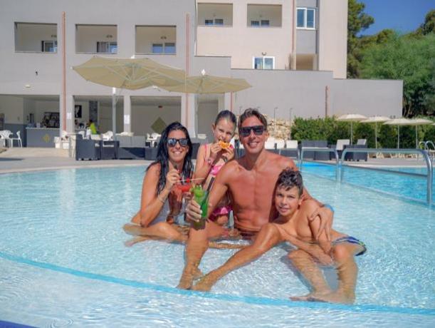 Piscina per adulti e bambini in Resort 