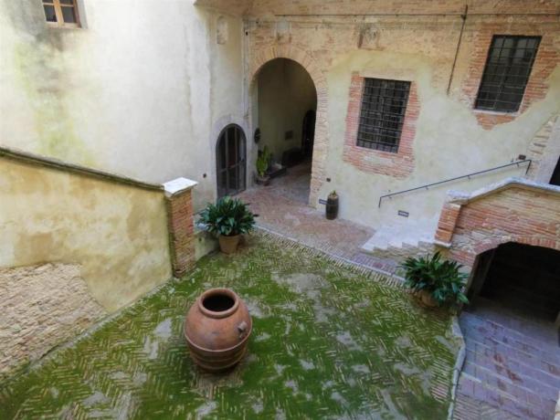 Esterni in stile antico Villa Medievale umbra 