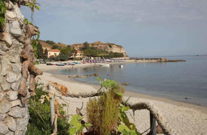 Villaggio Baia delle Sirene, Fronte mare 