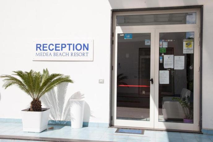 Reception h24 villaggio Medea Beach Resort 