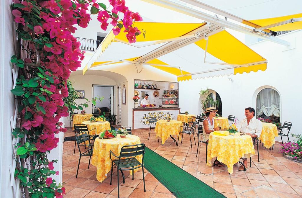 Bar della piscina hotel Ischia 