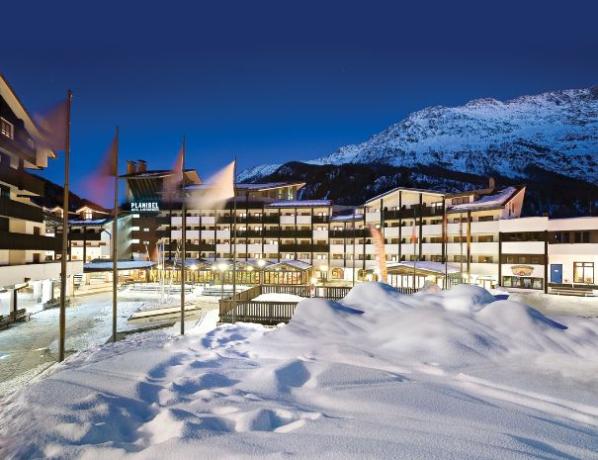 Residence la Thuile con appartamenti vacanza, ristoranti e negozi. Centro benessere e Piscina