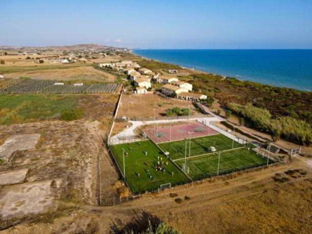 Villaggio 4**** con Campi Sportivi 