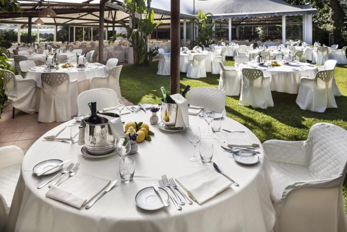 Elegante ristorante all'aperto a Ischia 