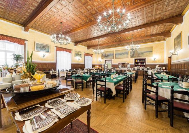 Ristorante interno con servizio a Buffet 