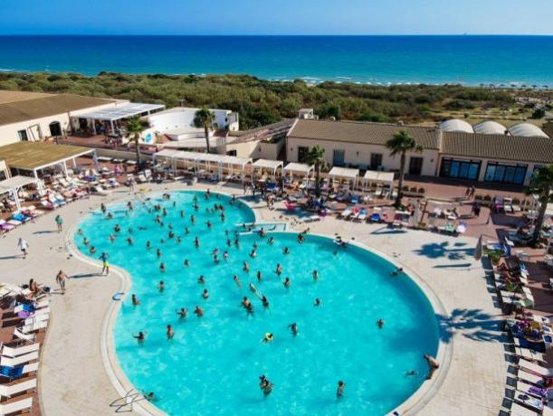 Piscina in Resort e Area Solarium 