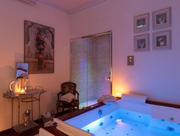 SPA Suite con Jacuzzi a 28getti con cromoterapia 