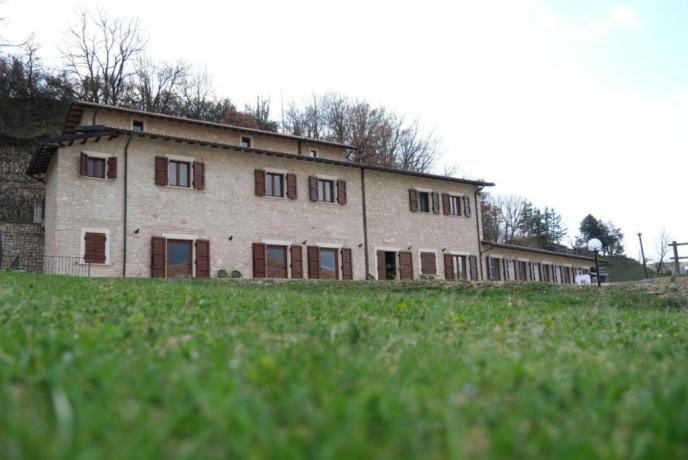 Villa immersa nella campagna in Valnerina gruppi 