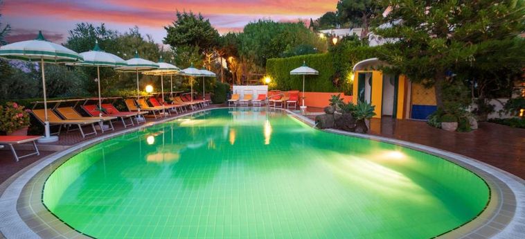 Resort Ischia per coppie e famiglie con piscine 