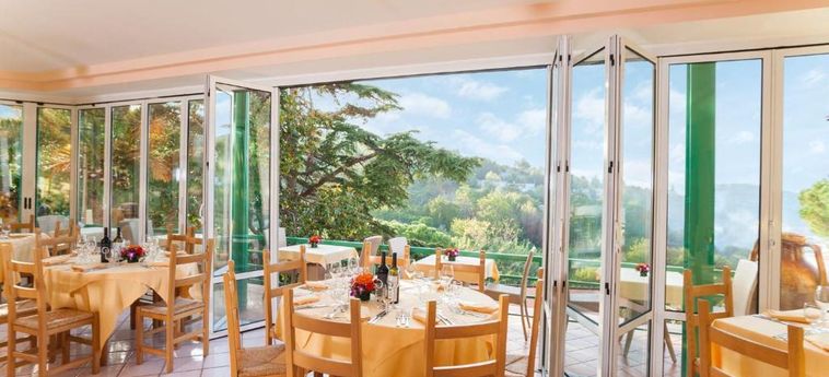 Ristorante panoramico con prodotti dell'azienda agricola 