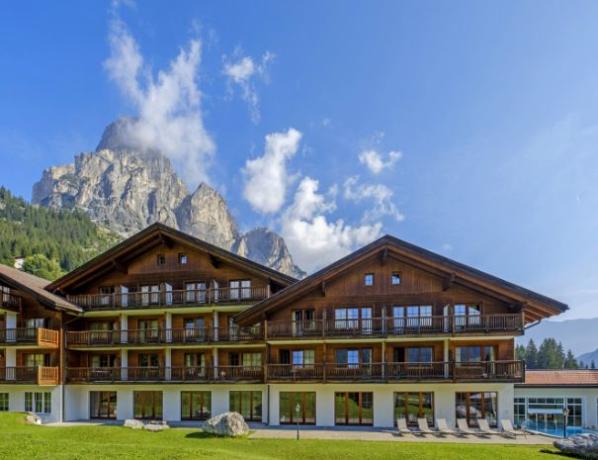 Hotel stile alpino a Corvaraù 