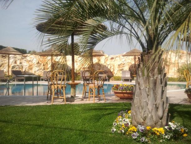 Resort con piscina attrezzata a Castellana Grotte 